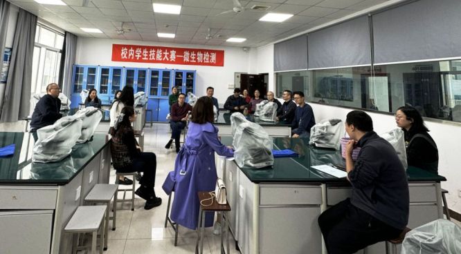 食品、化学教研室教研活动.jpg